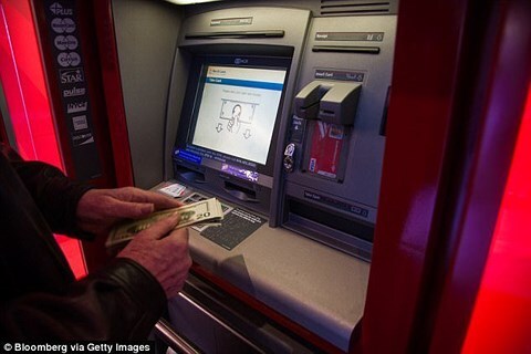 Hacker khiến ATM tự động nhả tiền ào ạt