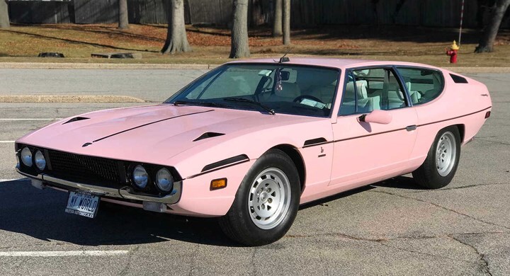 Ngắm Lamborghini Espada lạ lẫm trong lớp “áo” hồng