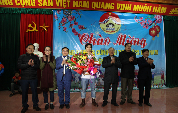 Người hâm mộ quê nhà hi vọng Công Phượng cười nhiều hơn nữa