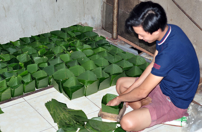 Trắng đêm luộc, gói bánh tại làng làm bánh chưng lớn nhất Đồng Nai