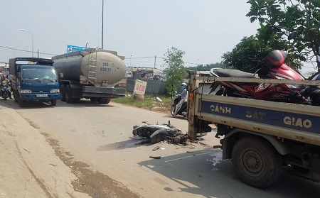 TP.HCM: Xe máy bị xe bồn cán nát, nữ sinh 18 tuổi tử vong thương tâm