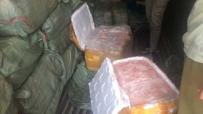 Thu giữ gần 14 tấn nầm heo hôi thối đang trên đường tới quán nhậu