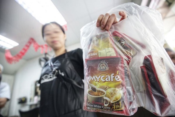 Hãng cà phê hòa tan Malaysia bị tố bỏ chất gây nghiện vào sản phẩm