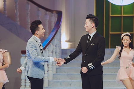 Trấn Thành hào hứng hội ngộ cùng cơ trưởng trẻ nhất Việt Nam Nguyễn Quang Đạt