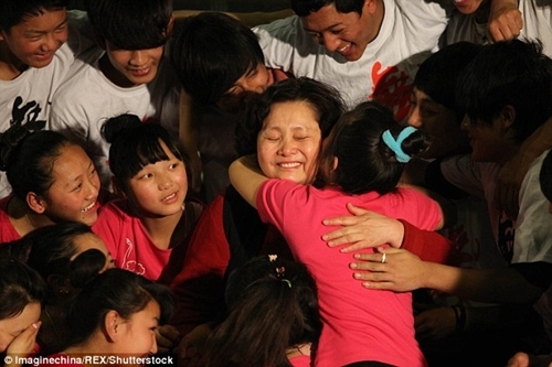 Cảm phục người phụ nữ bị ung thư vú vẫn chăm sóc 109 trẻ mồ côi