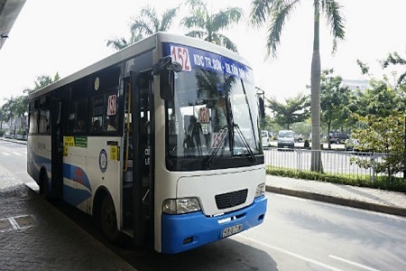 Miễn phí 2 tuyến xe buýt ra vào sân bay Tân Sơn Nhất dịp Tết 2018