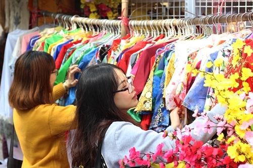 Kiếm bạc triệu nhờ cho thuê áo dài chụp hình dịp Tết