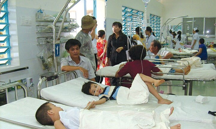 Ngày Tết, trẻ dễ ngộ độc thực phẩm, cha mẹ cần biết cách phòng tránh