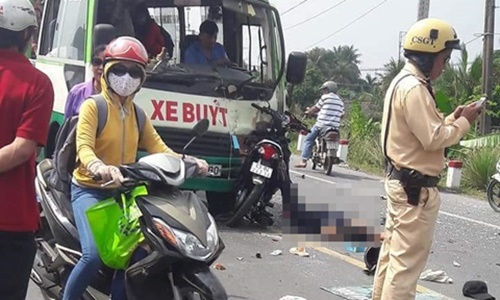 2 người tử vong vì lấn làn, tông trực diện xe buýt 