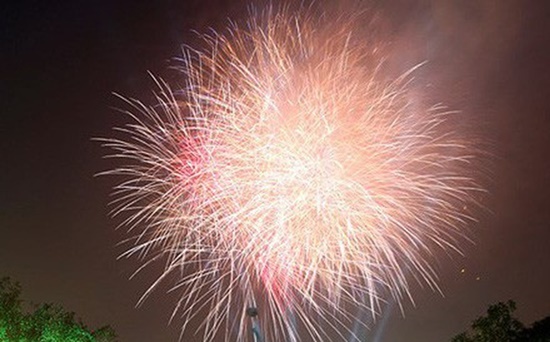 Xem pháo hoa giao thừa đẹp nhất tại Hà Nội và TP.HCM ở đâu?