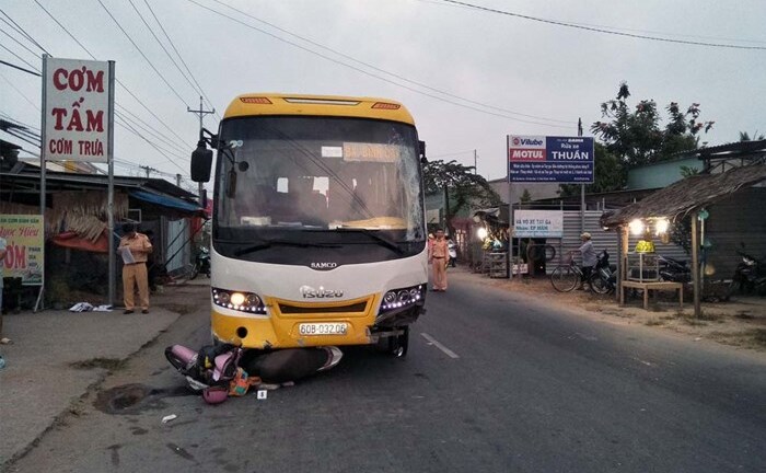 Xe khách gây tai nạn, 3 người thương vong trong sáng 30 Tết