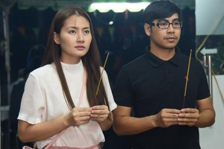 Người thân, đồng nghiệp nghẹn ngào tiễn đưa nghệ sĩ Nguyễn Hậu
