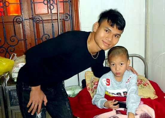 Hậu vệ U23 bán đấu giá áo thi đấu được hơn 300 triệu đồng