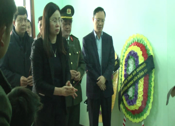 Thăm, động viên gia đình chiến sỹ công an hy sinh khi làm nhiệm vụ trong ngày Mùng 2 Tết