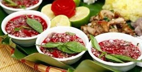 Ăn tiết canh lợn, người đàn ông nhập viện cấp cứu