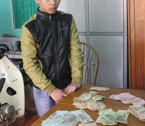 Trộm tiền vào mùng 1 Tết, đối tượng bị bắt sau 17 giờ trốn chạy
