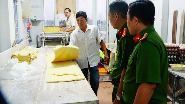 Xử phạt cơ sở tẩm hàn the hóa chất vào hơn 10 tấn mì sợi