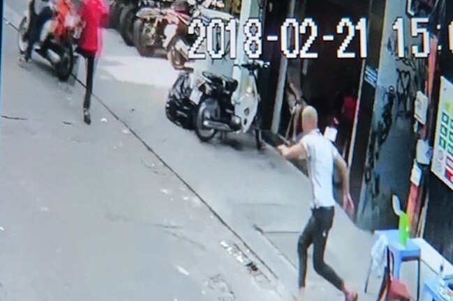 Bị giật túi xách ở khu phố Tây, Việt kiều Đức lên mạng cầu cứu