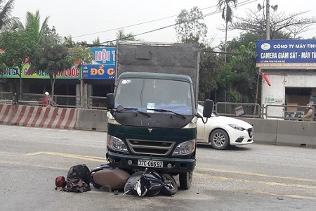 Nghệ An: Xe tải tông xe máy, 1 người bị thương nặng