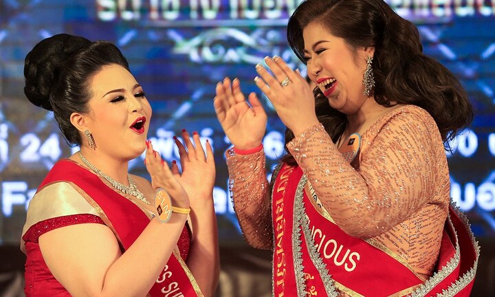 Trao vương niệm nữ hoàng cho hoa hậu nặng 106 kg 