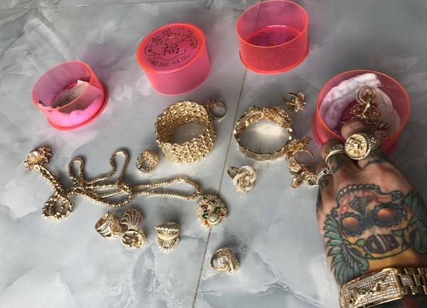 Nhặt được vàng cất trong bao lúa, muốn tìm chủ nhân trả lại