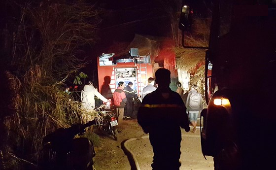 Kịp thời cứu thoát 5 cháu nhỏ trong căn nhà bốc cháy dữ dội