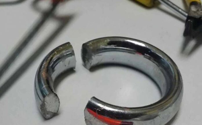 Giải thoát của quý bị mắc kẹt của ông cụ 60 tuổi thích dùng 