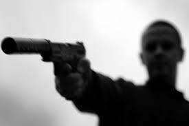 Tạm giữ nghi phạm rút súng bắn người ở chợ hoa Xuân