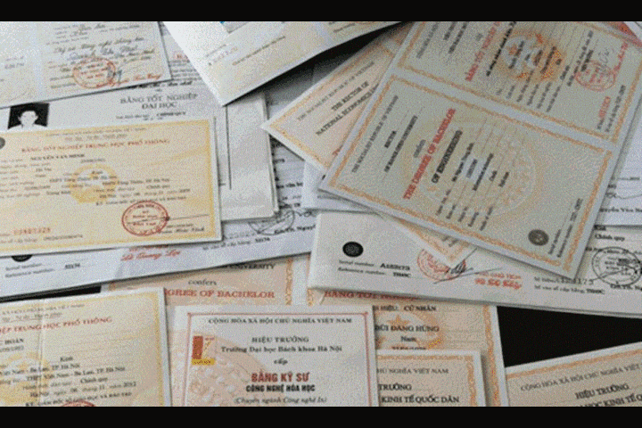 Kỷ luật cách chức 2 huyện ủy viên sử dụng bằng giả