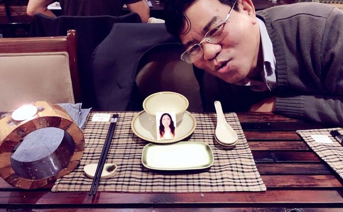 Người đàn ông kỷ niệm 31 năm ngày cưới với vợ đã khuất khiến dân mạng tin 'tình yêu vĩnh cửu' là có thật