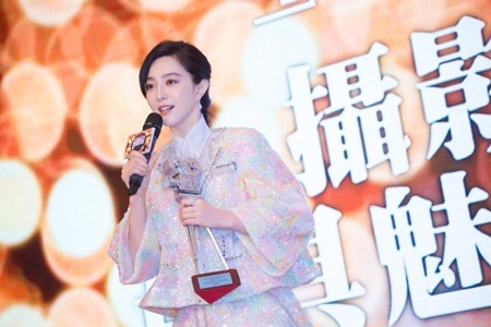 Clip: Phạm Băng Băng mắng thẳng mặt phóng viên vì em trai bị nói là 