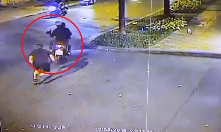 Video: Nữ du khách nước ngoài bị giật túi xách khi đi bộ ở Sài Gòn