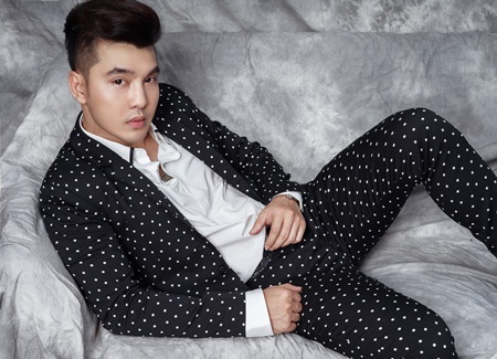 Clip: Trước thềm liveshow, Ưng Hoàng Phúc ra MV mừng ngày phụ nữ 8/3