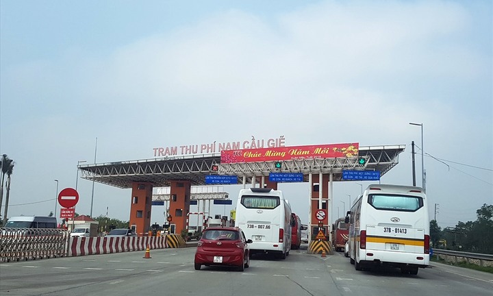 Trạm BOT Nam Cầu Giẽ đặt sai vị trí sao vẫn được tồn tại?