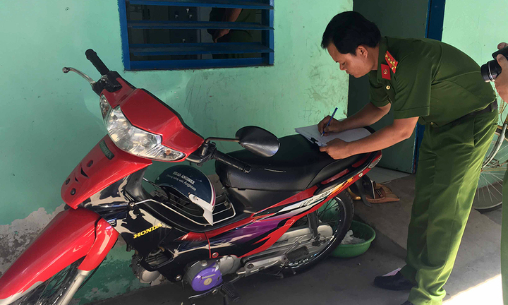 Vụ lái xe ôm bị khách dùng dao cứa cổ: Nạn nhân kể phút đối mặt với