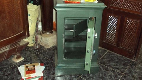 Bắt kẻ đột nhập nhà hàng xóm, phá két sắt trộm hơn 6 cây vàng