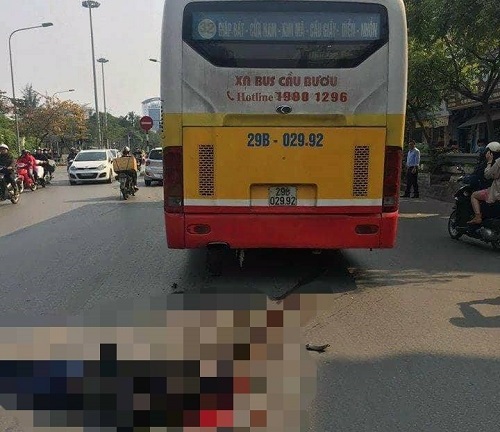 Hà Nội: Va chạm với xe buýt, người đàn ông đi xe máy tử vong tại chỗ