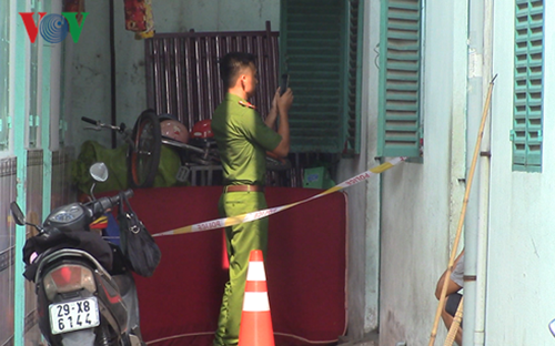 Cặp vợ chồng bốc cháy trong phòng trọ khóa trái cửa