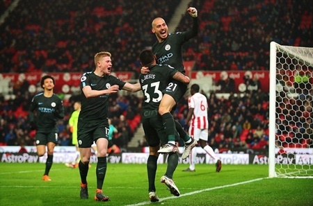 David Silva lập cú đúp, Man City an tâm
