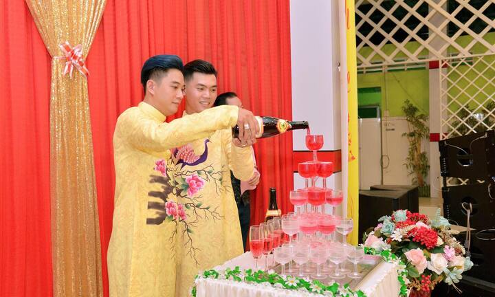 Đám cưới cặp đôi đồng tính điển trai