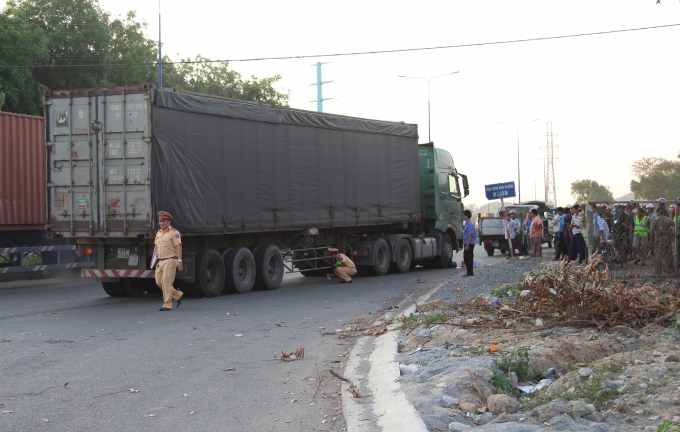 Tai nạn giao thông, nam thanh niên chết thảm dưới bánh container