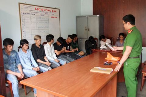 Kiểm tra quán Internet, bắt quả tang 10 thanh niên sử dụng ma túy đá