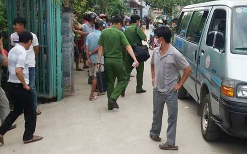 Phát hiện người phụ nữ chết trong nhà vệ sinh với nhiều vết máu