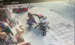 Liên tiếp bị giật dây chuyền 2 lần chỉ trong 5 giây nhưng “chị đại” vẫn bản lĩnh hơn người