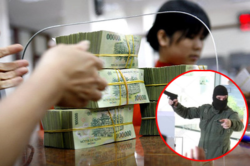 Mẩu giấy “Bình tĩnh và báo công an giúp tôi. Anh ta có vũ khí” khiến tên cướp sập bẫy