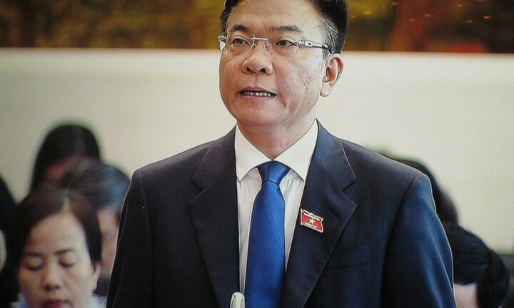 ĐBQH chất vấn về trách nhiệm trong việc rút, xin lùi các dự án luật