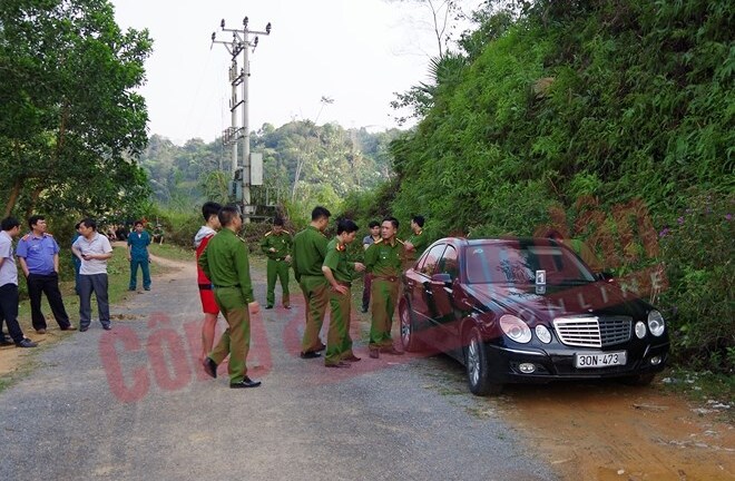 Giật mình phát hiện 3 người trong một gia đình chết bất thường trong xe Mercedes