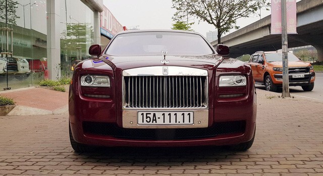 Chiếc siêu xe Rolls-Royce 11 tỷ đồng bán trên vỉa hè