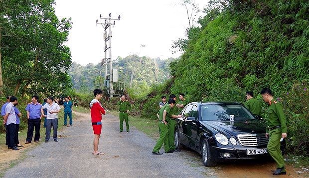 Vụ 3 người chết trên xe Mercedes: Công an Hà Giang xác định là án mạng
