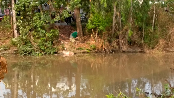 Phát hiện thi thể mặc áo bông nổi dưới kênh ở Tiền Giang